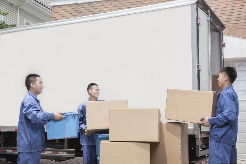 Small flat move in West Hampstead with volume-based quote